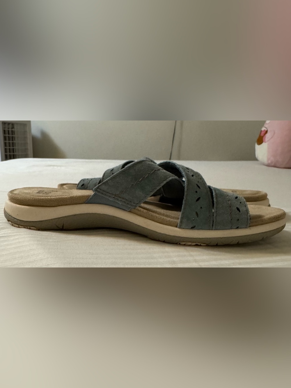 Earth Origins Blue sandals with adjustable straps and arch support. Size 9 - Picture 6 of 9